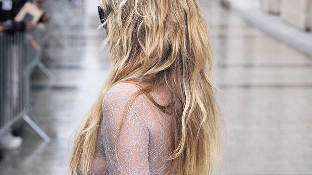 Heidi Klumová před přehlídkou značky Vetements, kolekce Womenswear Spring/Summer 2026 (Paříž, 3. října 2025)