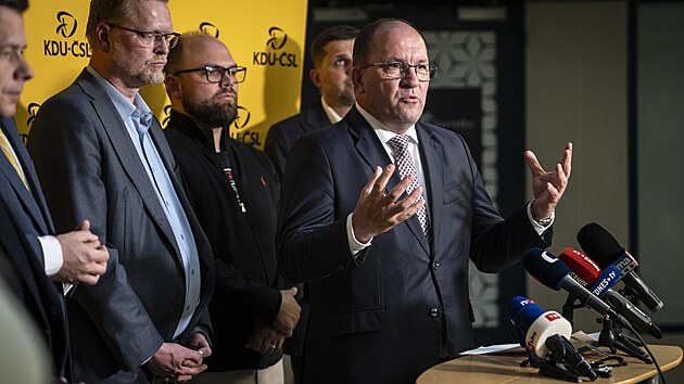 Marek Výborný hovoří po povolebním jednání KDU-ČSL (5. října 2025).