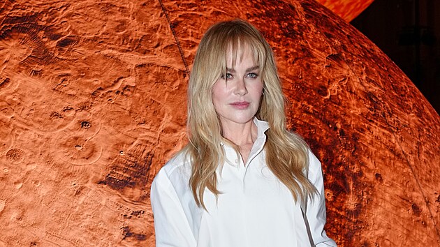 Nicole Kidmanová v Paříži na přehlídce Chanel (6. září 2025)