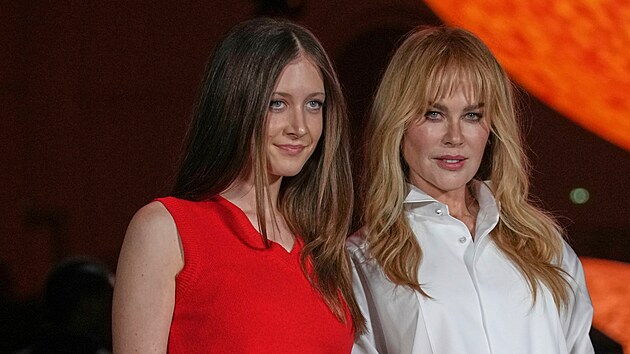 Nicole Kidmanová a její dcera Sunday Rose v Paříži na přehlídce Chanel (6. září 2025)