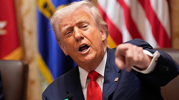 Americký prezident Donald Trump při jednání se svým argentinským protějškem Javierem Mileiem v Bílém domě (14. října 2025)