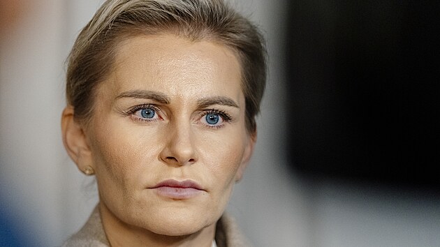 Alena Schillerová a Taťána Malá (ANO) po jednání s lídry opozičních stran o jejich zastoupení ve výborech Poslanecké sněmovny Parlamentu České republiky. (14. října 2025)