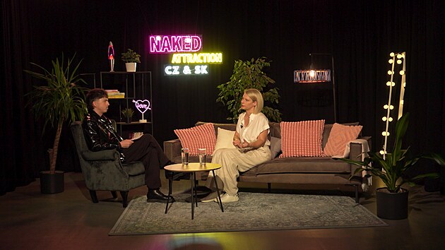 Do podcastu Naked Warm Up tentokrát dorazila sexkoučka Julie Gaia Poupětová, se kterou si moderátor Vítek Zach popovídal o vlivu sledování porna na vztahy a sexuální život.