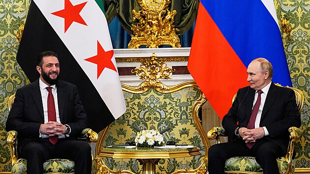 Ruský prezident Vladimir Putin a syrský prezident Ahmad Šara během setkání v Kremlu (15. října 2025)