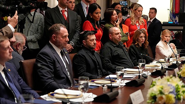 Americká a ukrajinská delegace během jednání v Bílém domě (17. října 2025)