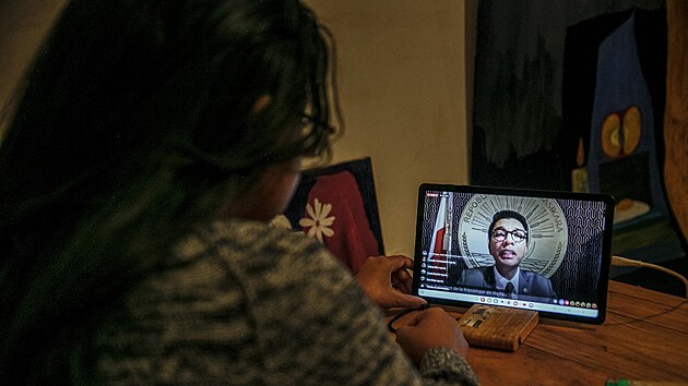 Madagaskarem zmítají protivládní protesty. Na obrazovce promlouvá tamní prezident Andry Rajoelina. (13. října 2025)