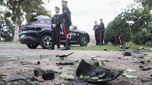 Auta italského investigativního novináře Sigfrida Ranucciho a jeho dcery explodovala před jeho domem v Římě. (17. října 2025)