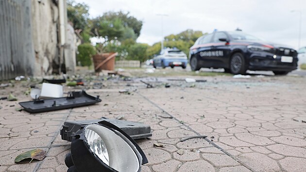 Auta italského investigativního novináře Sigfrida Ranucciho a jeho dcery explodovala před jeho domem v Římě. (17. října 2025)