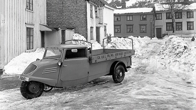 Tempo (1933–2005) – 72 let:
V Indii se ještě nedávno vyráběla v licenci archaická tříkolka Tempo, vyvinutá v Německu za dob Adolfa Hitlera. Tempo Hanseat z roku 1933 se díky své jednoduchosti a nízké ceně stal oblíbeným transportním prostředkem pro živnostníky. Společnost Bajaj-Tempo ji v Indii vyráběla v licenci od roku 1958.
