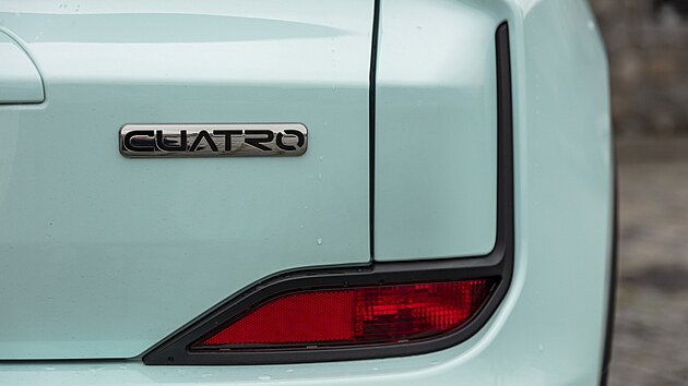 Celá modelová řada nese označení Evo, a model Čtyři, tedy Quattro se ale v tomto případě nepíše italsky, ale španělsky Cuatro. I to možná naznačuje, kde má značka silné trhy – ve Španělsku.