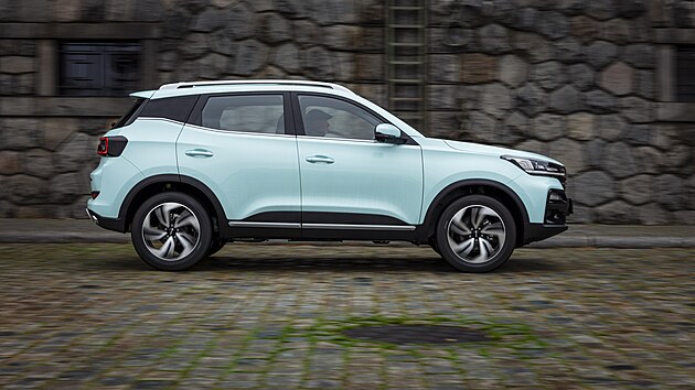 Design auta dokáže v ulicích zaujmout.