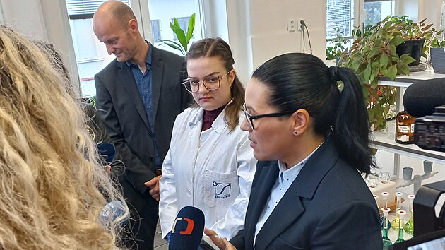 Petra Kováčová a Markéta Předotová, výzkumnice ústecké Spolchemie, které pracovaly s technologií SPOLCHEMIE WaterTreat, tedy dokonalým čištěním odpadní vody.