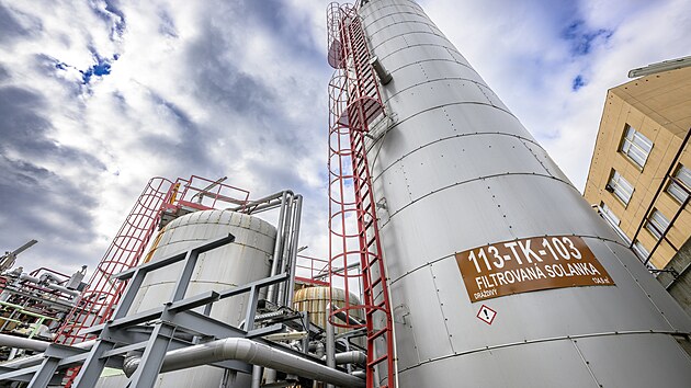 Technologie, na níž firma spolupracovala s ústeckou univerzitou, vznikala v utajení. Jak s trochou černého humoru říkají lidé ve Spolchemii: „asijská konkurence nikdy nespí.“