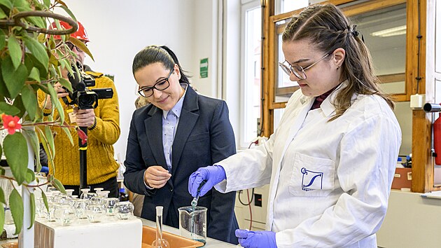 Technologii s obchodním názvem SPOLCHEMIE WaterTreat vyvíjela zhruba pět let se svým týmem výzkumnice Petra Kováčová. Původně byla chystána pro interní potřeby Spolchemie, měla čistit odpadní vody s vysokou koncentrací solí, ale po mnoha testech už v chemičce vědí, že se výzkumníci dostali k „něčemu většímu“, že dokážou v průmyslových podmínkách dokonale vyčistit odpadní vody z řady podniků a třeba také z nemocnice.