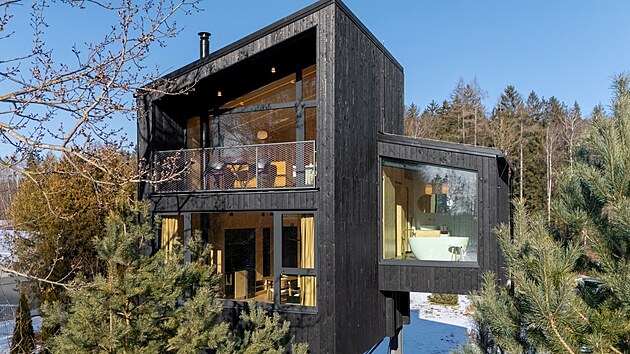 Díky vyvýšené poloze připomínají stavby pomyslná hnízda v korunách stromů, zcela obklopená přírodou.