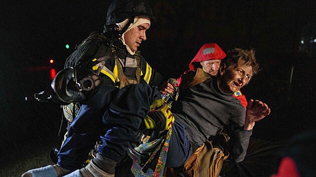 Ukrajinské hlavní město Kyjev čelí ruskému vzdušnému útoku. Část metropole se ocitla bez proudu. (10. října 2025)