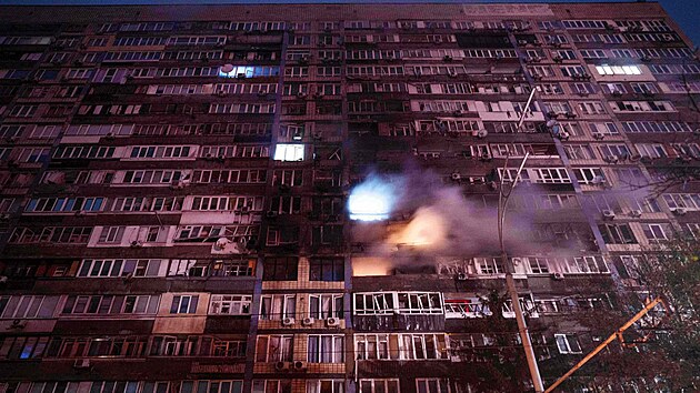 Ukrajinské hlavní město Kyjev čelí ruskému vzdušnému útoku. Část metropole se ocitla bez proudu. (10. října 2025)