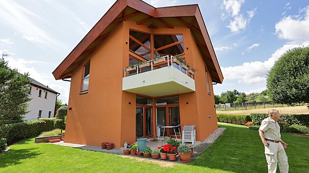 Dům je svým stylem poměrně odvážný a má ho na svědomí přední český architekt Stanislav Picek.