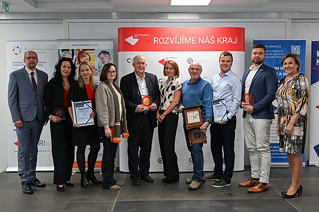 Společnosti přátelské k zaměstnávání osob 55+: SŠ řemesel a ZŠ Hořice, ELLA-CS...