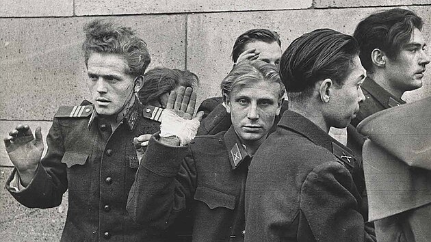 Poprava tajných policistů během maďarské revoluce (30. října 1956)