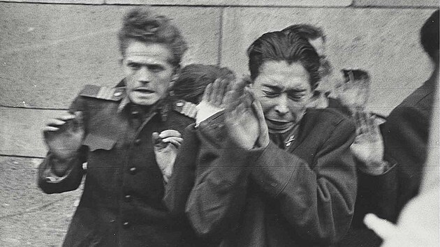 Poprava tajných policistů během maďarské revoluce (30. října 1956)