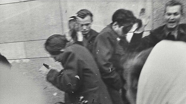 Poprava tajných policistů během maďarské revoluce (30. října 1956)