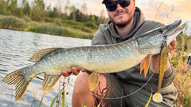 Loví je ze břehu i z lodě.