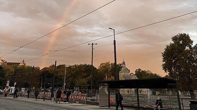 Ranní duha nad Prahou, pohled od Výstaviště v Holešovicích. (23. října 2025)