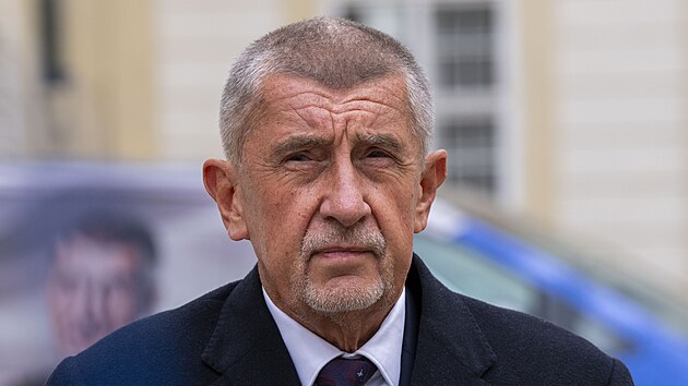 Předseda hnutí ANO Andrej Babiš přijel na Hrad, kde hovořil s prezidentem Petrem Pavlem o dosavadních výsledcích vyjednávání o koaliční vládě ANO, SPD a Motoristů. (27. října 2025)
