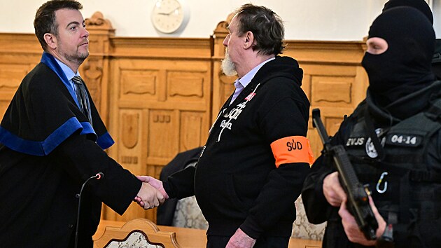 Juraj Cintula, obžalovaný z atentátu na slovenského premiéra Roberta Fica, před Specializovaným trestním soudem, který vynesl rozsudek. (21. října 2025)