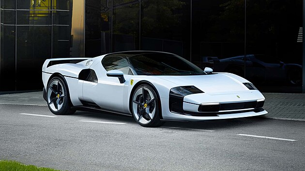 Hlavní inspirací pro vzhled SC40 bylo legendární Ferrari F40 z roku 1987 – jeden z nejslavnějších modelů značky všech dob.