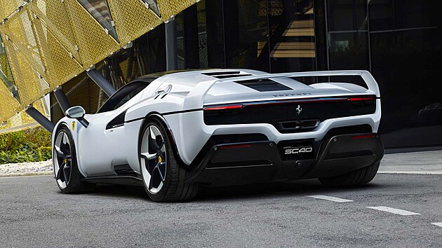 Konkrétně se jedná o 3,0litrový V6 s úhlem válců 120°, doplněný o elektromotor. Kombinovaný výkon dosahuje přibližně 819 koní.