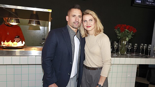 Tomáš Plekanec a Lucie Šafářová (křest EP Živě s filharmonií a předání platinových desek za album HoraLove skupině O5 a Radeček, Praha, 10. října 2025)