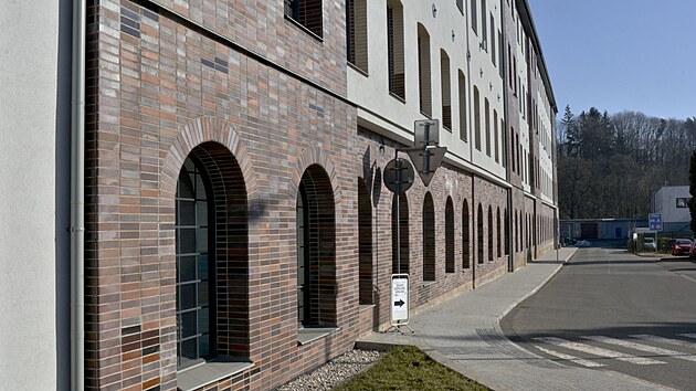 Přestavba někdejšího trutnovského Texlenu pro firmu Autostyl