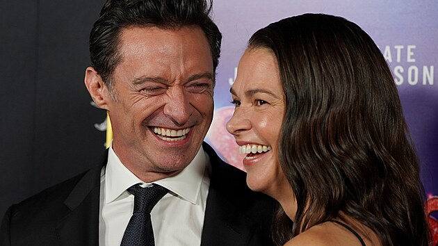 Hugh Jackman a Sutton Fosterová v Los Angeles (26. října 2025)