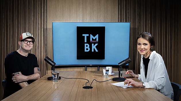 Hostem pořadu Rozstřel je Tomáš Břínek alias TMBK, grafik a autor satirických koláží.