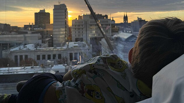 Čtyřletý Kubík Kouřílek z Mrskles na Olomoucku je v Bostonské nemocnici před operací kvůli vysokému tlaku. Na pomoc pro chlapečka se vzácným onemocněním cév byla zřízena sbírka.