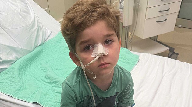 Čtyřletý Kubík Kouřílek z Mrskles na Olomoucku je v Bostonské nemocnici před operací kvůli vysokému tlaku. Na pomoc pro chlapečka se vzácným onemocněním cév byla zřízena sbírka.