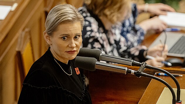 Volbou nového předsedy Sněmovny pokračuje ustavující schůze dolní komory parlamentu. Vpravo na snímku Taťána Malá (ANO). (5. listopadu 2025)