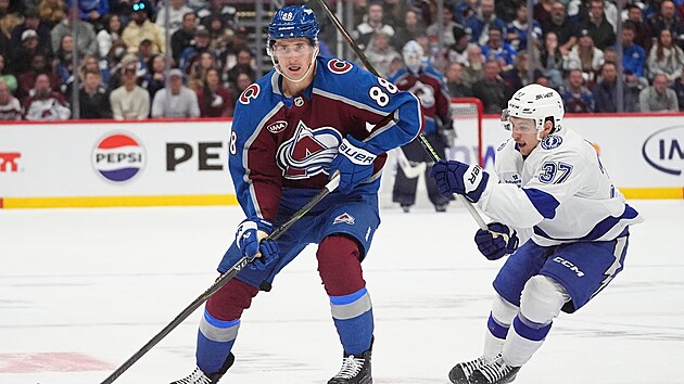 Martin Nečas z Colorada v utkání proti Tampě