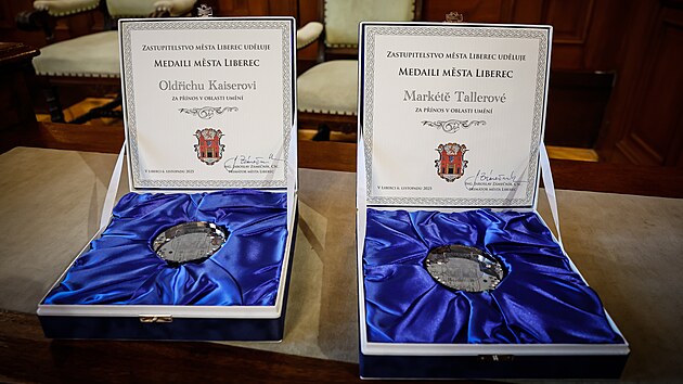 Oldřich Kaiser a Markéta Tallerová obdrželi Medaili města Liberec za přínos v oblasti umění. (6. listopadu 2025)