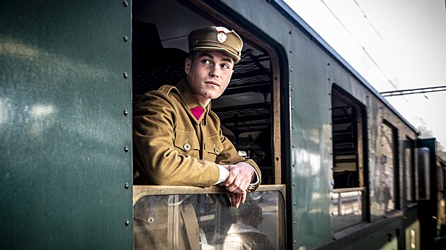 Jízda historického parního vlaku mezi Prahou a Českými Budějovicemi připomíná návrat československých legionářů do vlasti. Souprava vyjela v pátek odpoledne z Prahy.