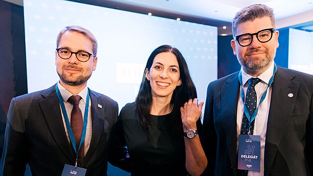 Nový předseda TOP 09 Matěj Ondřej Havel s předchůdkyní Markétou Pekarovou Adamovou a novým prvním místopředsedou Jiřím Pospíšilem