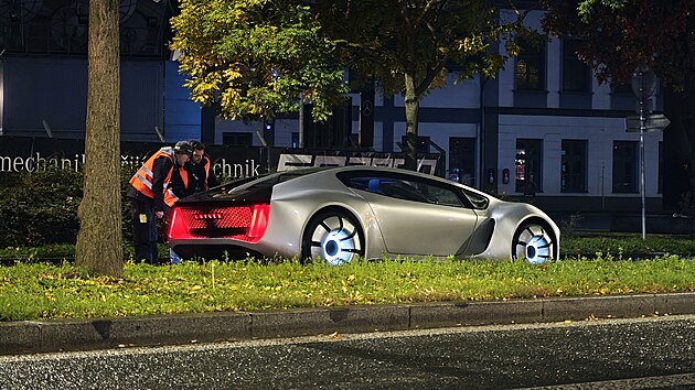 Futuristický koncept Kaiser při natáčení na Rohanském nábřeží v Praze