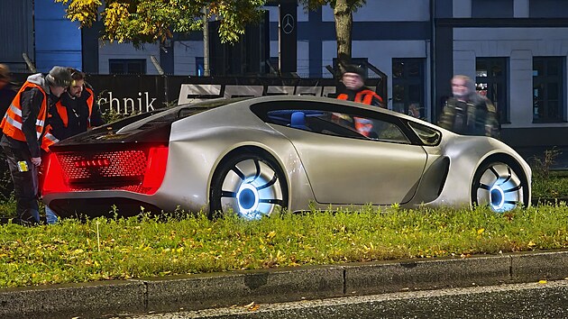 Futuristický koncept Kaiser při natáčení na Rohanském nábřeží v Praze