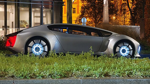 Futuristický koncept Kaiser při natáčení na Rohanském nábřeží v Praze