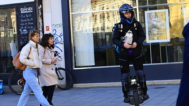Jednokolky se v Brně se objevují v centru Brna i v týdnu po vydání zákazu. (5. listopadu 2025)