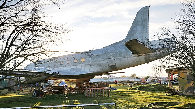 Stěhování exponátů ze Studence bylo v podstatě ukončeno. Na základně Radarka (na snímku) však prozatím nebudou přístupné. Muzeu zde smlouva vyprší 30. června příštího roku. Kam se pak přestěhují letadla, vrtulníky nebo třebíčský most Bailey, není známo.