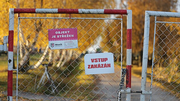 Atraktivní muzejní kousky, spíše pořádné kusy, dovezené na bývalou vojenskou základnu Radarka u Koněšína lze vidět jen z dálky.