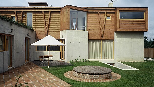 Vilu Petru Kellnerovi navrhl uznávaný architekt Josef Pleskot, zakladatel AP atelieru. (4. listopadu 2025)